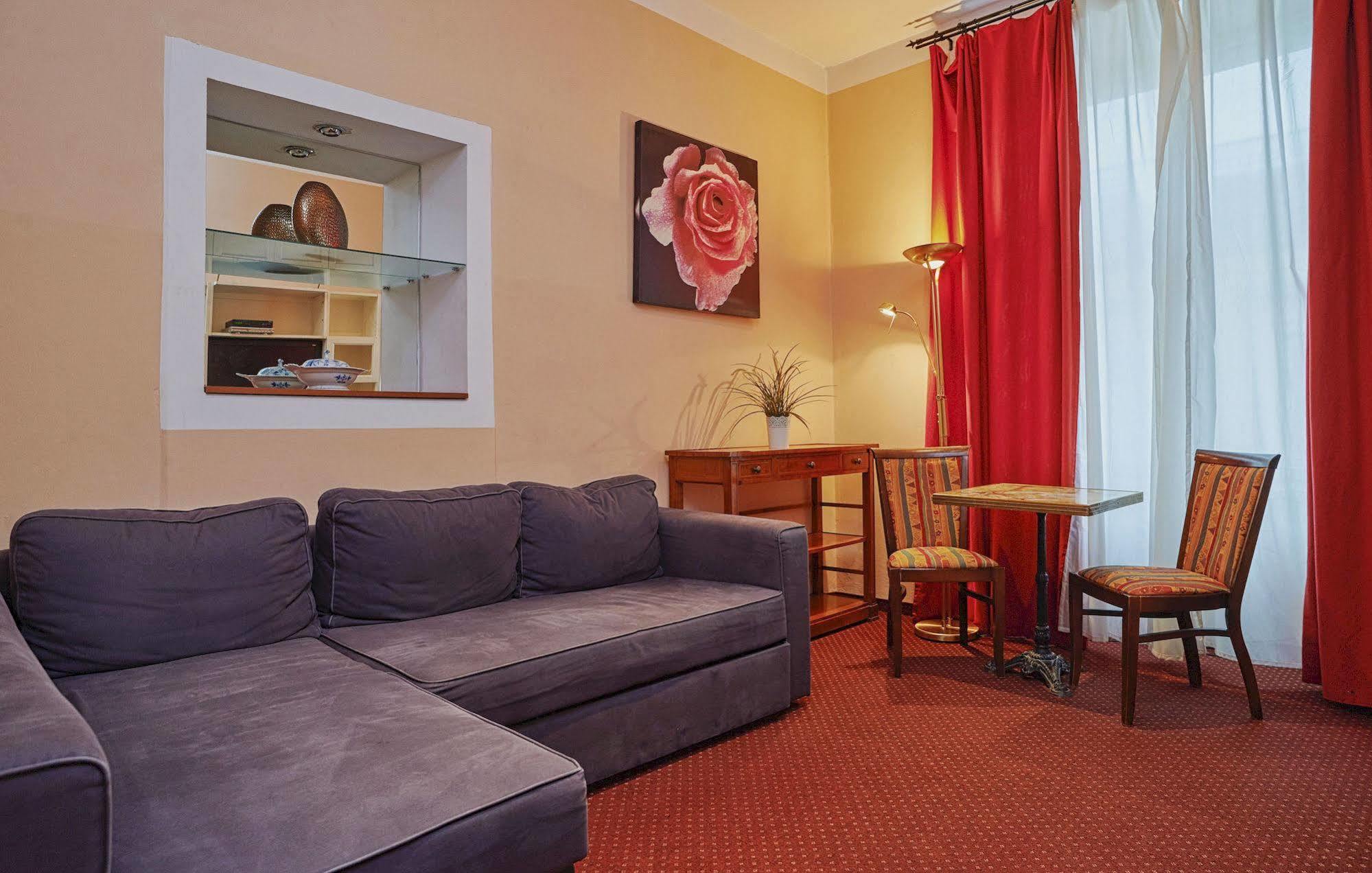 Rembrandt Aparthotel Красков Екстериор снимка